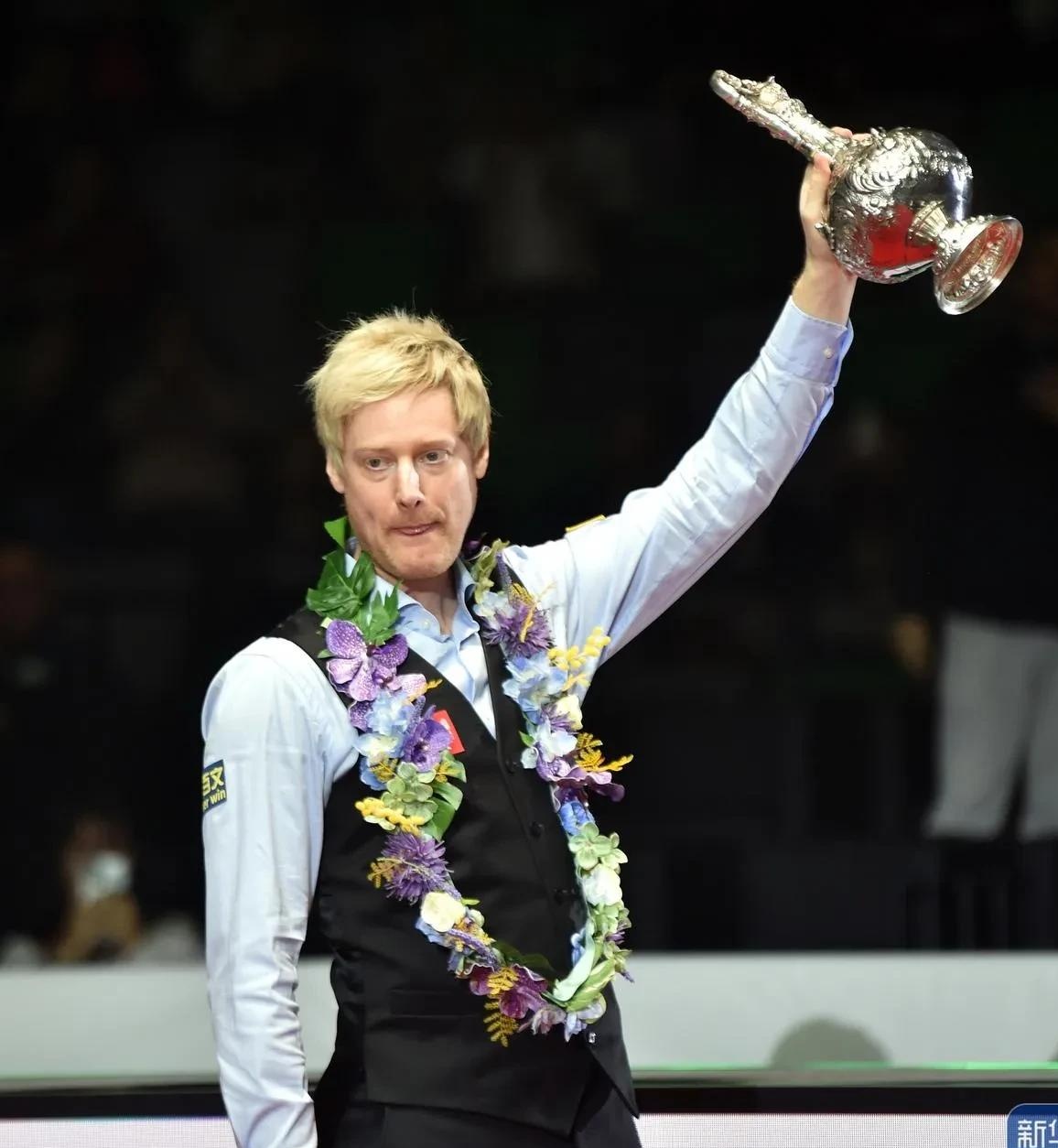 追光丨享受“超长待机”雪季，别忘了雪崩风险！.