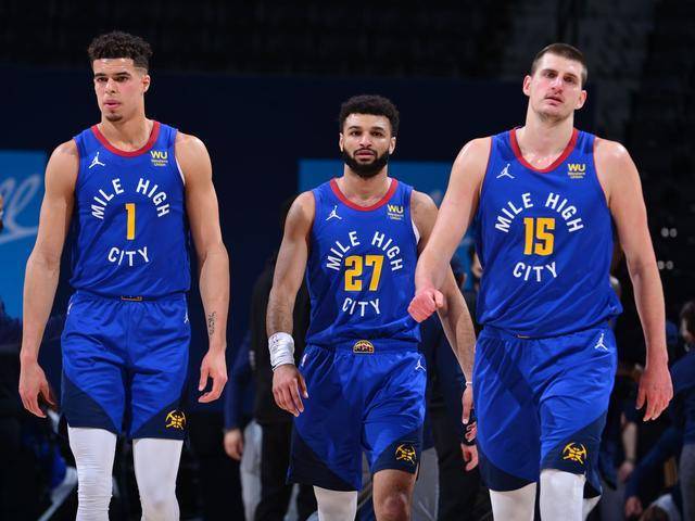 而是那层明 而是那层明